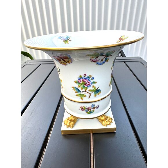 VTG Herend Queen Victoria Green Border Butterfly Claw Foot Urn Vase SZ 7.5"H - Picture 3 of 15